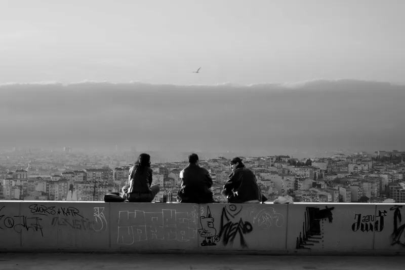 From Visitor to Insider: Cultivating Authentic Social Bonds in Istanbul's Vibrant Community
